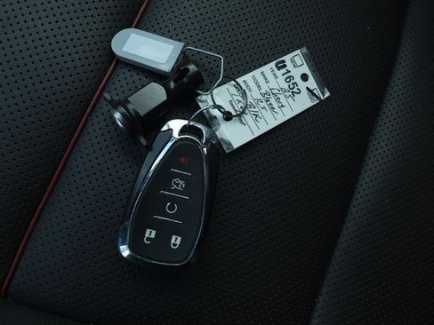 Used 2025 Chevrolet Blazer RS FWD image 30