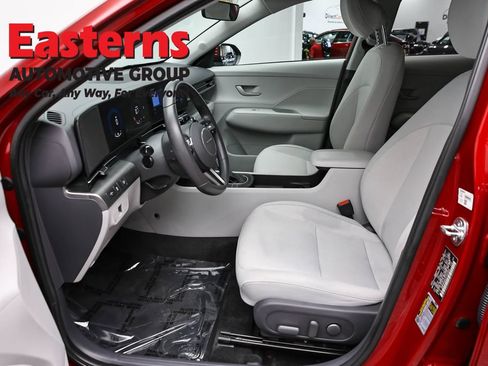 Used 2025 Hyundai Kona SEL FWD image 13