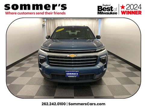 Used 2025 Chevrolet Traverse LT image 8