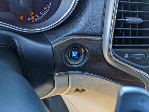 Used 2014 Jeep Grand Cherokee Limited image 23