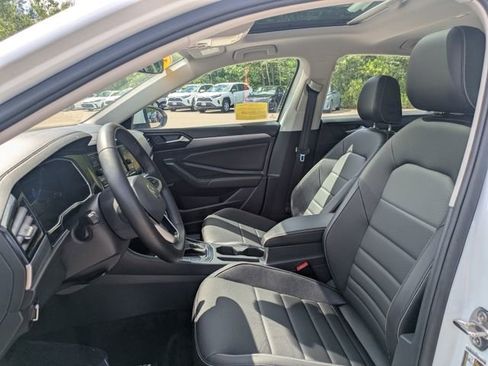Used 2024 Volkswagen Jetta SE w/ Panoramic Sunroof Package image 15