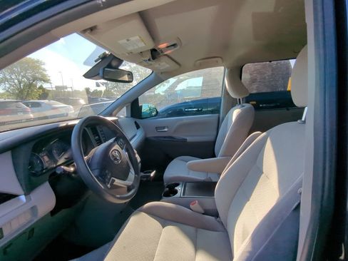 Used 2018 Toyota Sienna LE AWD/4WD image 6