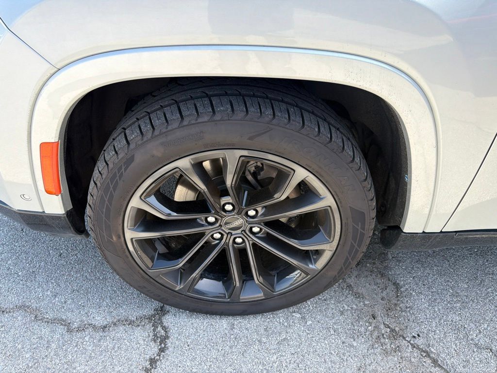 Used 2024 Jeep Grand Wagoneer Series II Obsidian w/ Quick Order Packagew 28T AWD/4WD image 9