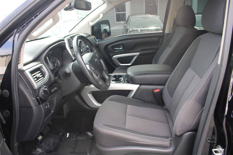 Used 2020 Nissan Titan SV w/ SV Convenience Package AWD/4WD image 11
