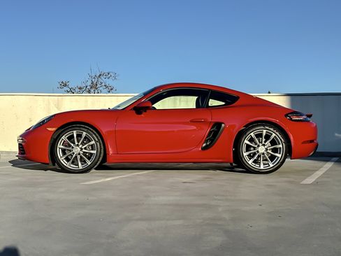 Used 2018 Porsche 718 Cayman image 2