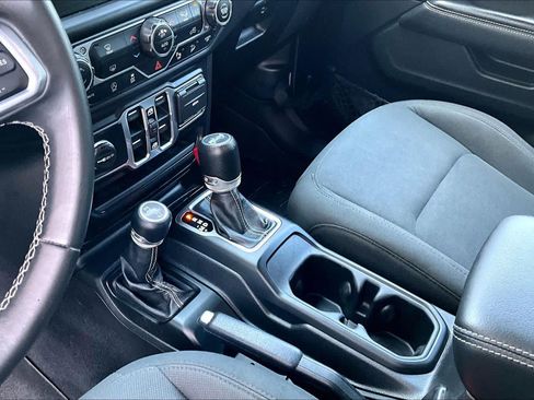 Used 2019 Jeep Wrangler Unlimited Sahara w/ Safety Group AWD/4WD image 17