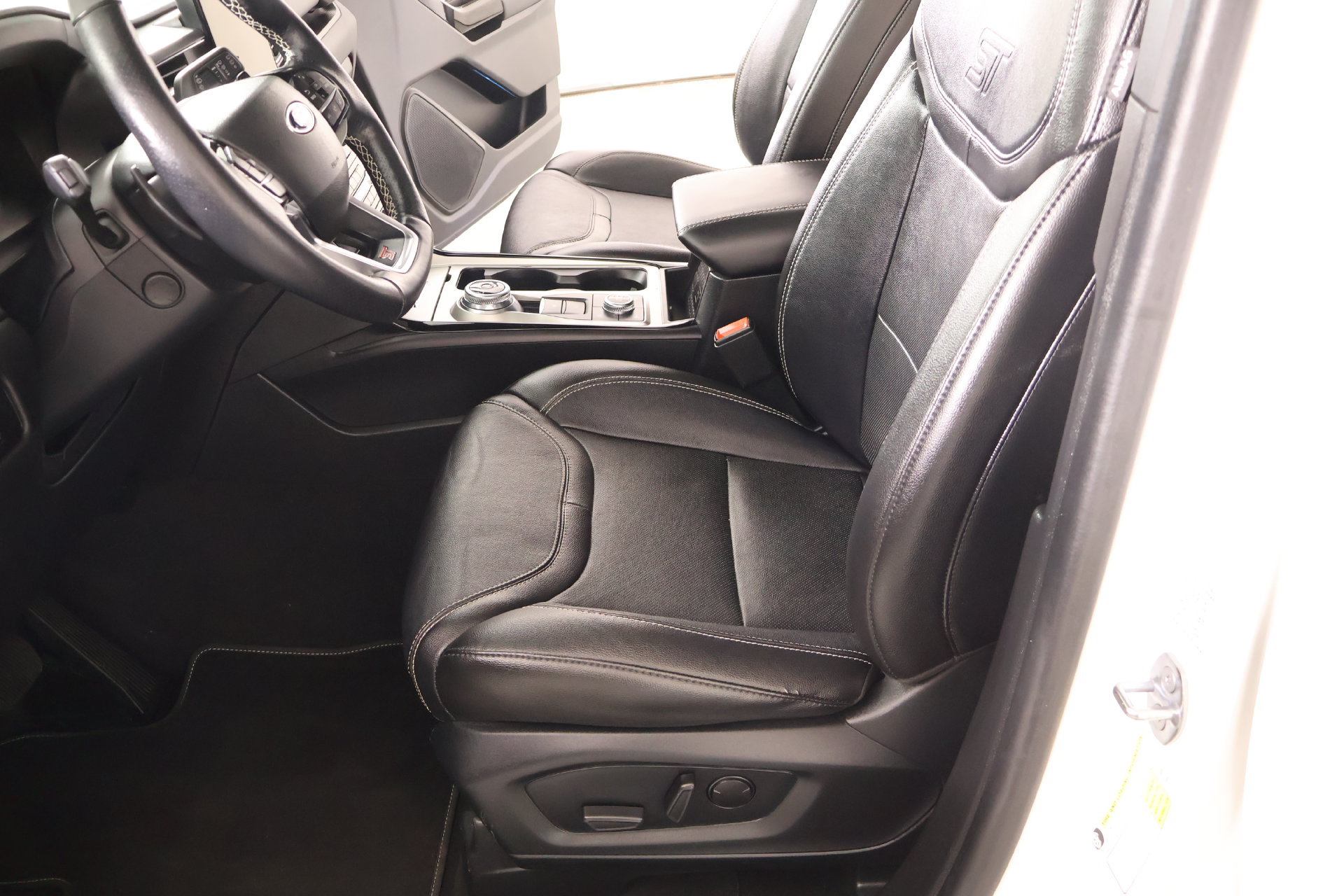 Used 2023 Ford Explorer ST w/ Equipment Group 401A AWD/4WD image 12