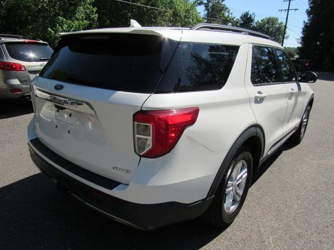Used 2021 Ford Explorer XLT w/ Equipment Group 202A AWD/4WD image 6