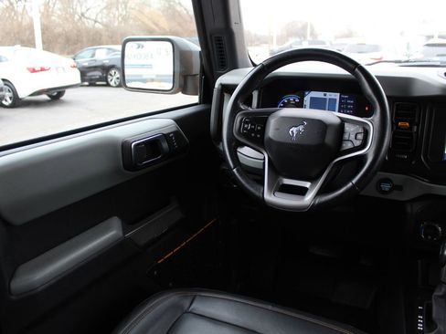 Used 2021 Ford Bronco Badlands image 9