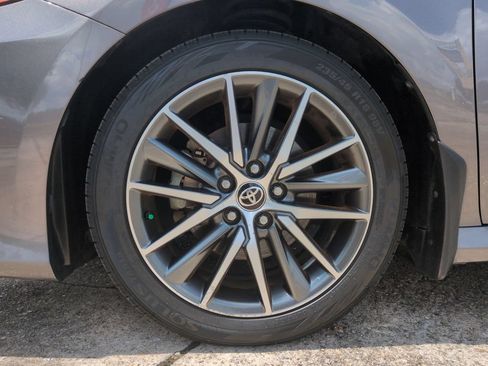 Used 2021 Toyota Camry XLE FWD image 12
