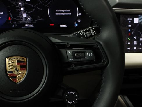 Certified 2025 Porsche Macan Electric RWD image 36