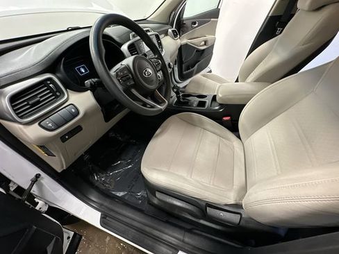 Used 2017 Kia Sorento LX image 13