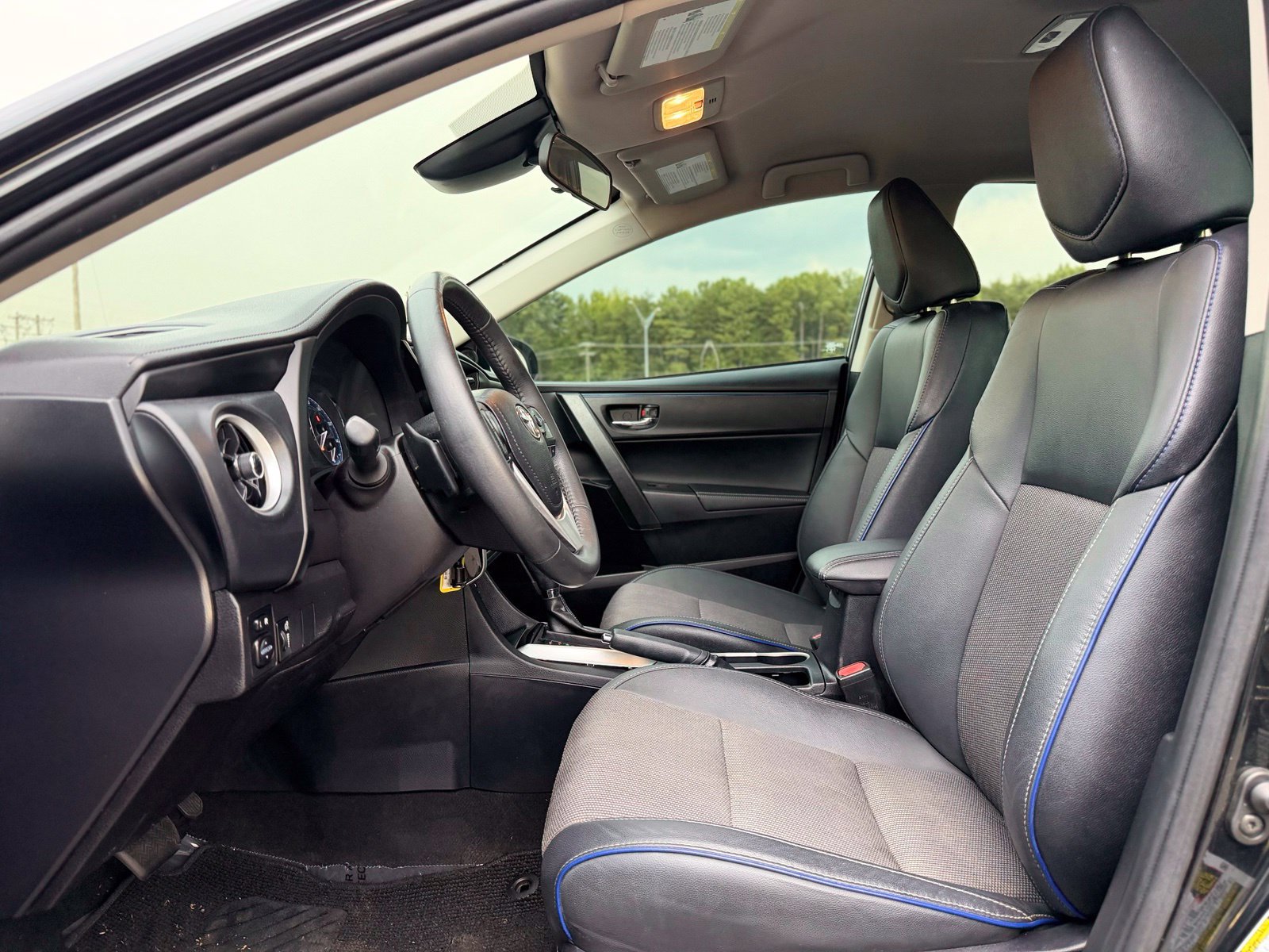 Used 2018 Toyota Corolla SE FWD image 17