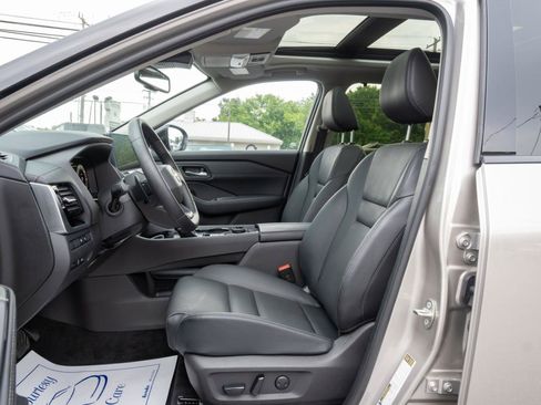 Used 2025 Nissan Rogue SL w/ SL Premium Package AWD/4WD image 14