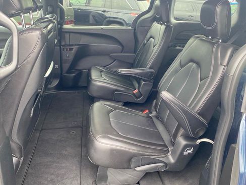 Used 2025 Chrysler Pacifica Select w/ Uconnect Theater Family Group AWD/4WD image 21