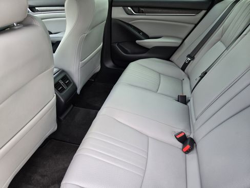 Used 2019 Honda Accord Touring image 28