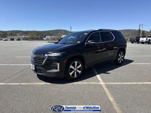 Used 2023 Chevrolet Traverse LT w/ LT Premium Package AWD/4WD image 1