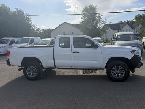 Used 2017 Toyota Tacoma SR RWD image 3