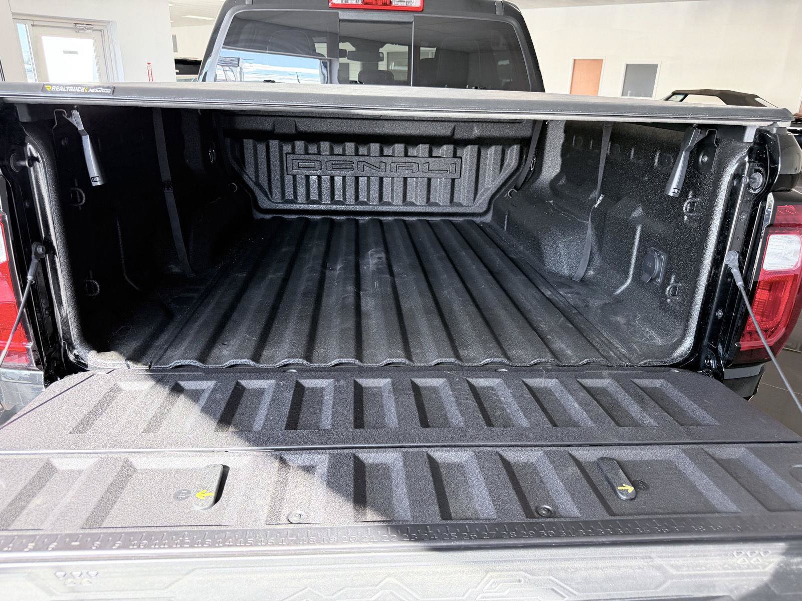 Used 2023 GMC Canyon Denali AWD/4WD image 16