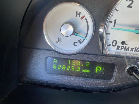 Used 2005 Ford Thunderbird Deluxe image 14