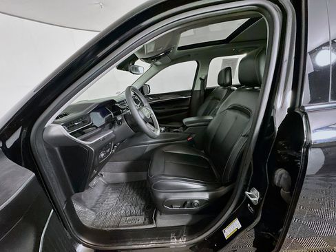Used 2023 Jeep Grand Cherokee 4WD 4xe image 13