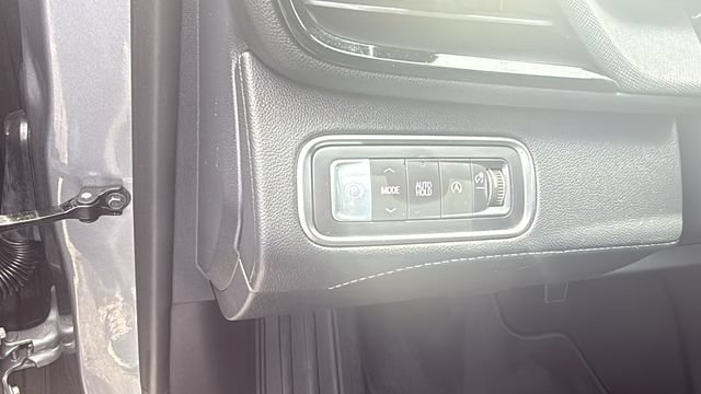 Used 2025 Buick Enclave Preferred FWD image 14