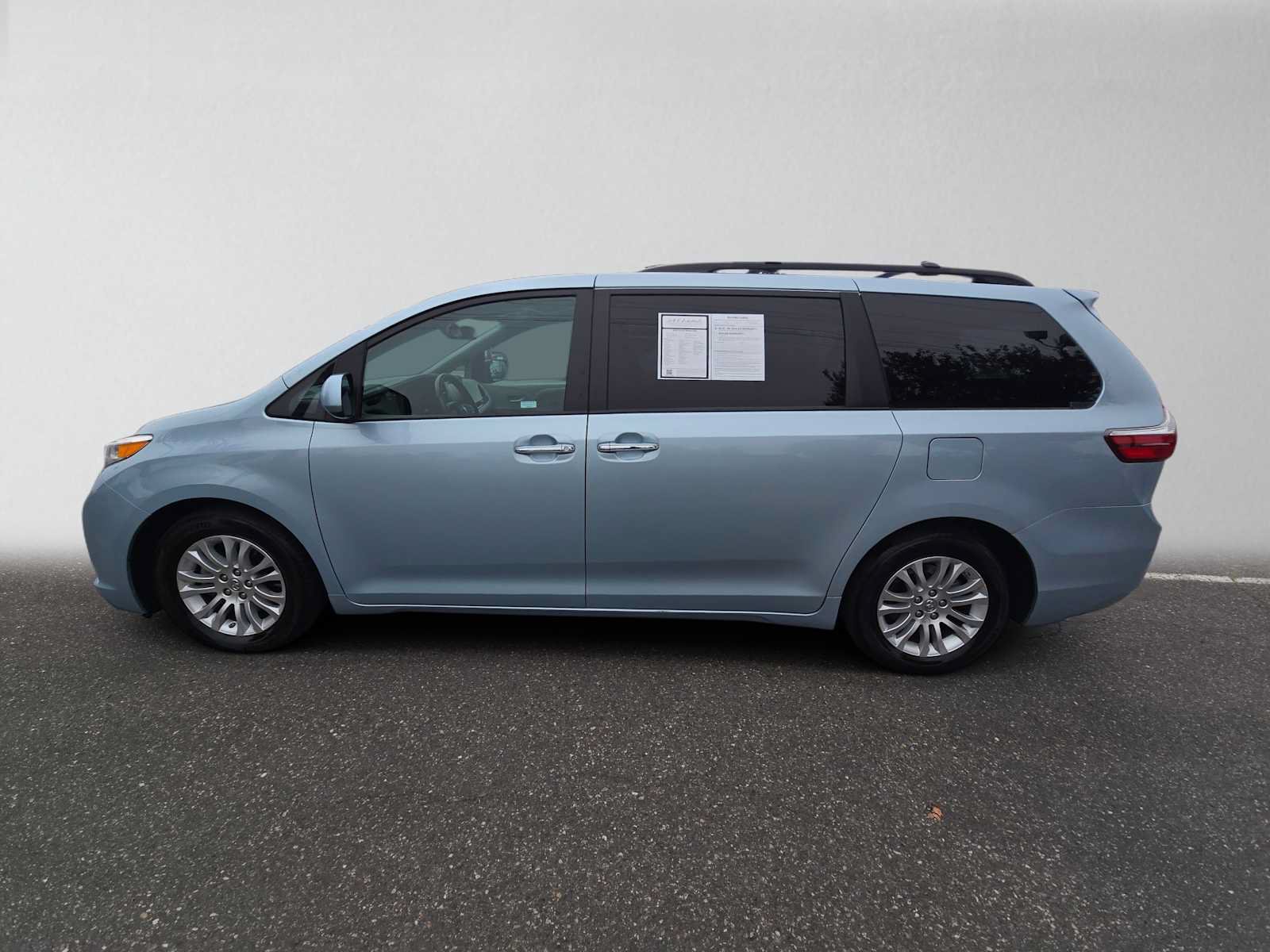 Used 2016 Toyota Sienna XLE w/ XLE Navigation Package FWD image 6
