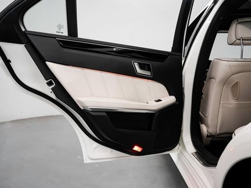 Used 2015 Mercedes-Benz E 400 Sedan image 32
