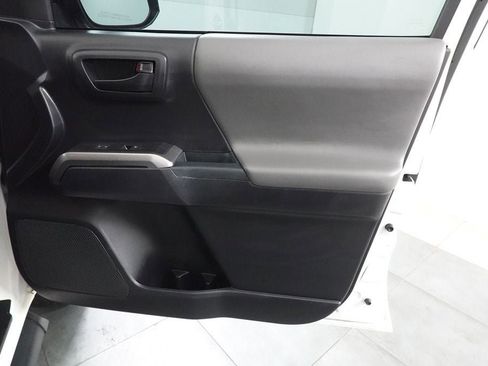 Used 2020 Toyota Tacoma SR5 RWD image 27