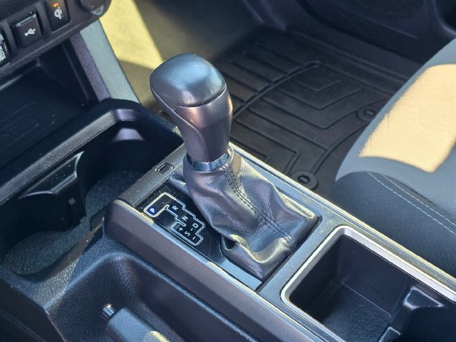 Used 2022 Toyota Tacoma TRD Off-Road AWD/4WD image 34