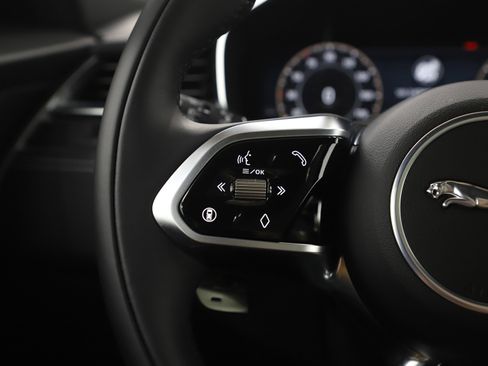 Used 2025 Jaguar F-PACE R-Dynamic S image 27