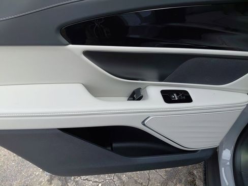 New 2026 Lincoln Nautilus Premier image 23