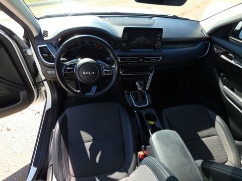 Used 2023 Kia Seltos S image 18