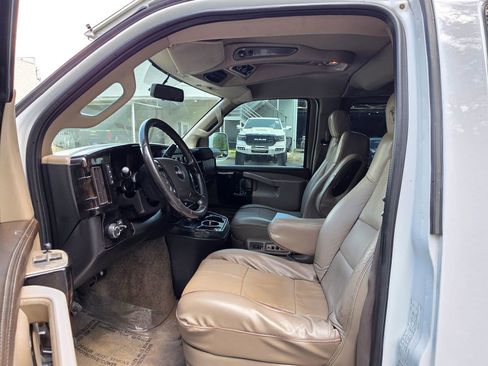 Used 2018 GMC Savana 2500 Extended w/ Enhanced Convenience Package image 11