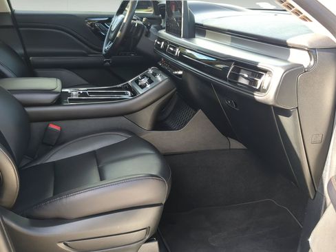 Used 2022 Lincoln Aviator AWD w/ Premium Package image 23