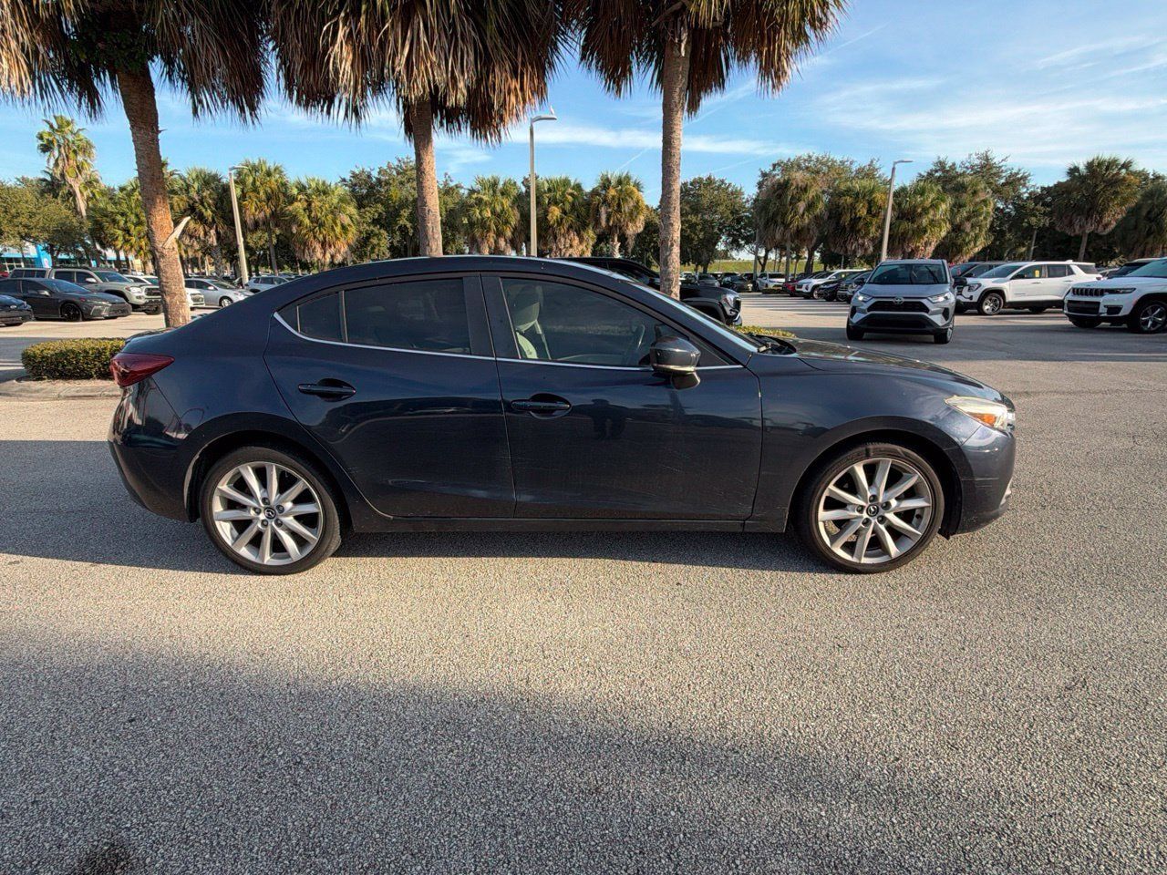 Used 2017 MAZDA MAZDA3 Grand Touring w/ Premium Equipment Package FWD image 4