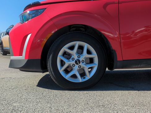 Certified 2023 Kia Soul LX w/ LX Technology Package image 16