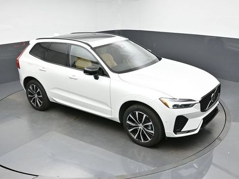 Used 2024 Volvo XC60 B5 Ultimate w/ Protection Package Premier AWD/4WD image 46