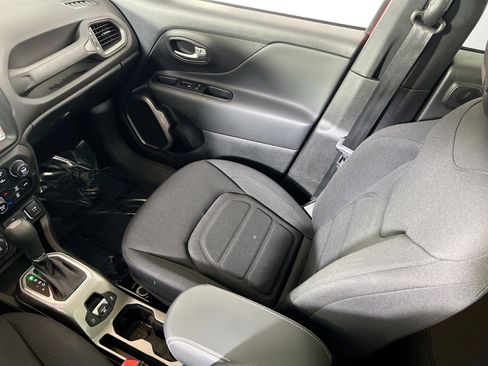 Used 2022 Jeep Renegade Latitude w/ Sun/Sound Group image 24