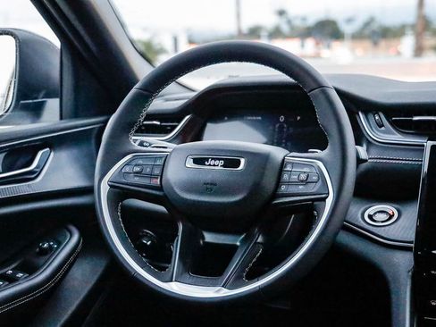 New 2025 Jeep Grand Cherokee L Laredo w/ Luxury Tech Group I image 16