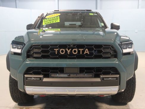 Used 2025 Toyota 4Runner Trailhunter image 33