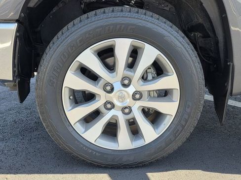 Used 2017 Toyota Tundra Limited w/ Limited Premium Package image 28