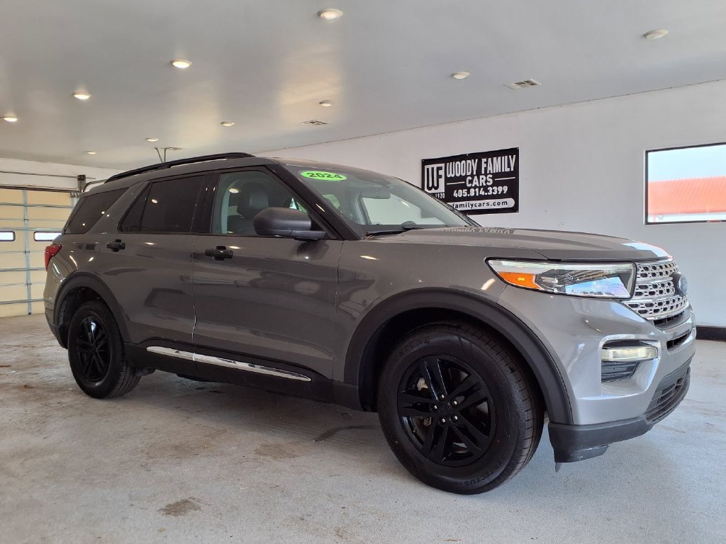 Used 2024 Ford Explorer XLT w/ Equipment Group 202A RWD image 16