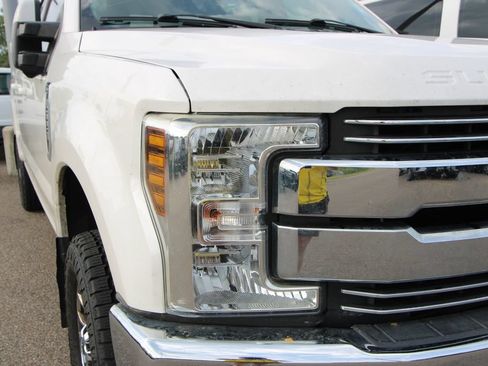 Used 2019 Ford F250 Lariat w/ Lariat Ultimate Package AWD/4WD image 12