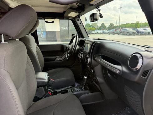 Used 2018 Jeep Wrangler Sport AWD/4WD image 21