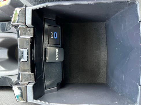 Used 2022 Toyota Corolla LE image 35