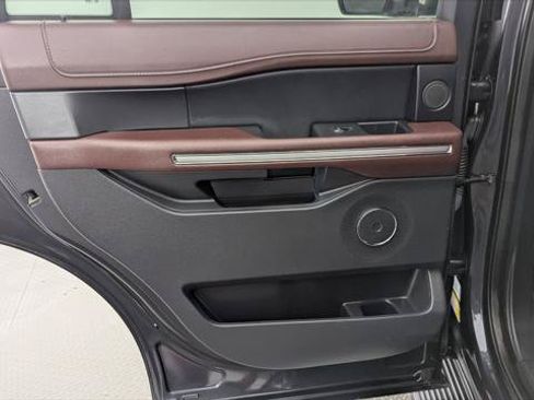 Used 2024 Ford Expedition Limited RWD image 16