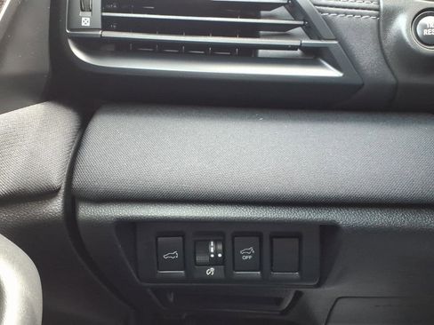 Used 2025 Subaru Outback Premium AWD/4WD image 30