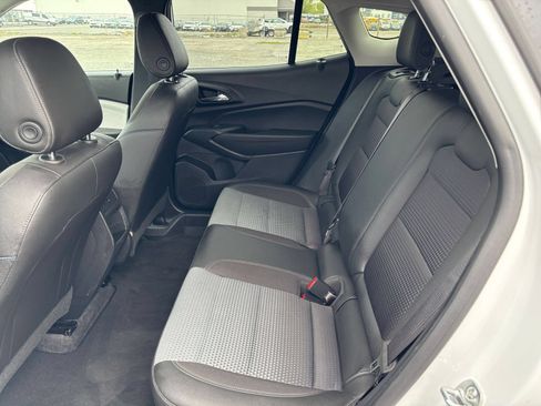 Used 2025 Chevrolet Trax LT FWD image 29