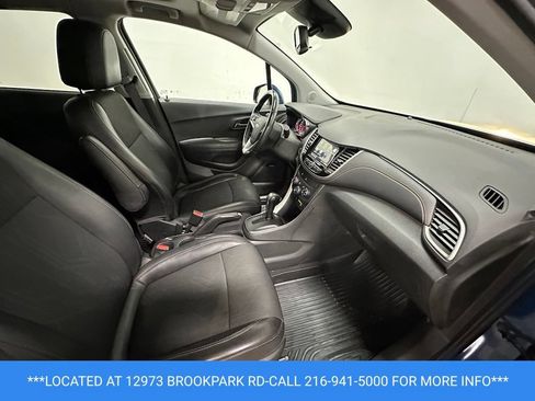 Used 2019 Chevrolet Trax LT w/ Sun & Sound Package FWD image 22